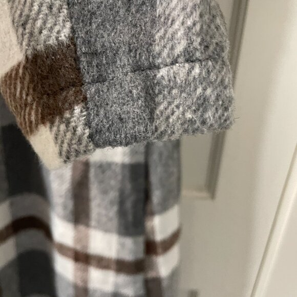 Double Breasted Brown Plaid Coat Size Medium Pockets and kick pleat - Picture 8 of 8